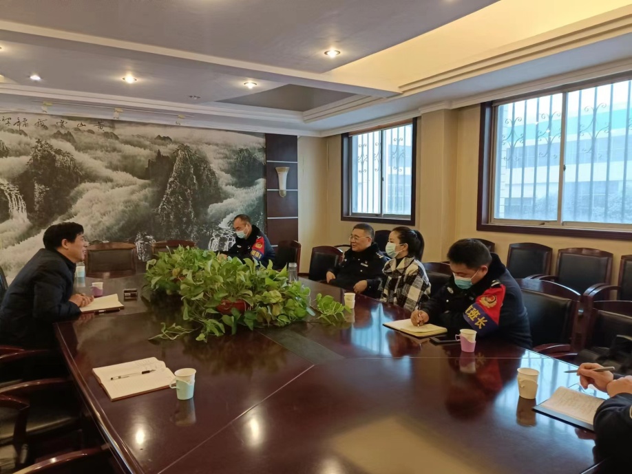 荊州市公安局黨委委員、沙市區(qū)副區(qū)長、公安分局黨委書記、局長馬挾超一行蒞臨公司調(diào)研企業(yè)節(jié)后復(fù)工復(fù)產(chǎn)工作